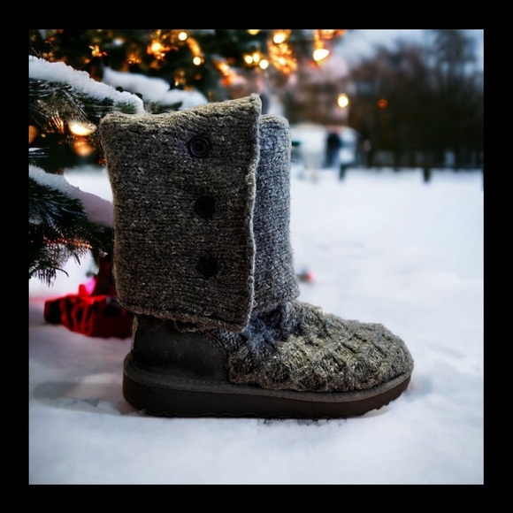 Tall UGG gray three button waffle knit boots Fold up or down worn tall or short - Picture 8 of 17